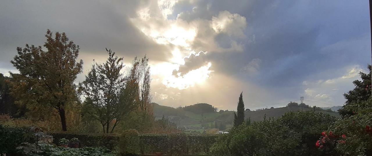 Il Fienile Del Colle Villa Pescia Bagian luar foto